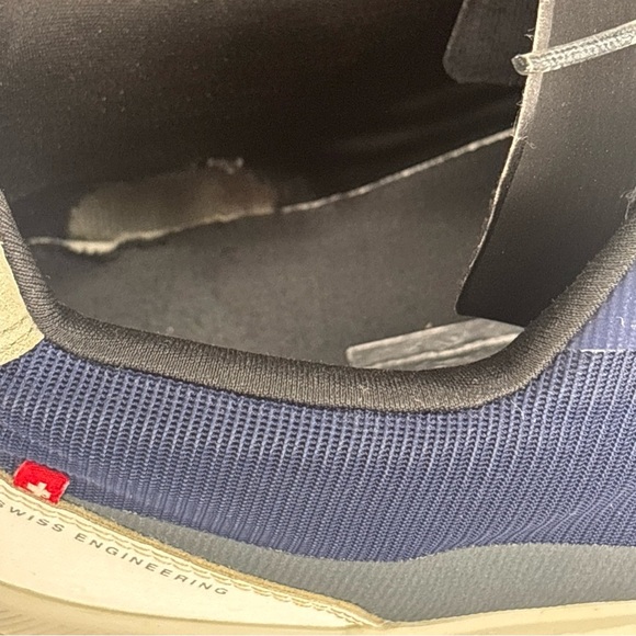 🔥🔥🔥On Running Men Sneakers in White and Black Size: 13🔥🔥🔥 - Picture 12 of 13